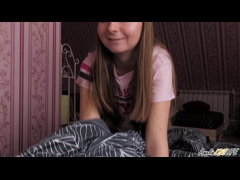 ❤️ Blondie souse BFF li a pwofondman epi li pran kom nan bouch li ☑ Pornografi Larisi nan nou ❌️